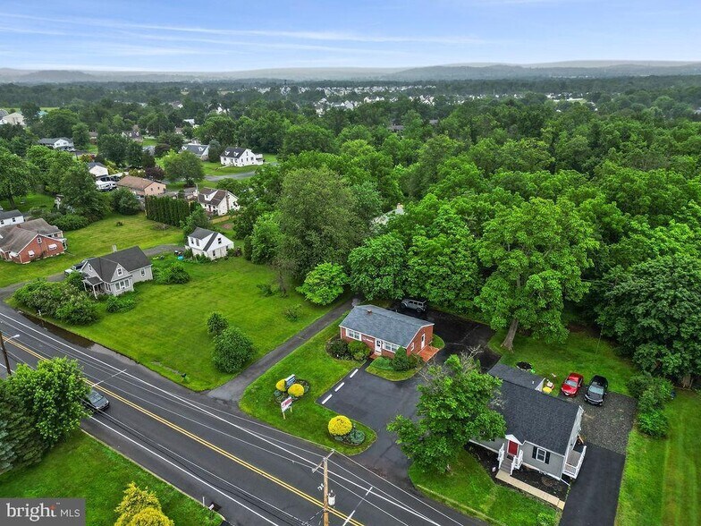 1569 Swamp Pike, Gilbertsville, PA à vendre - Photo de l’immeuble – Image 3 sur 19