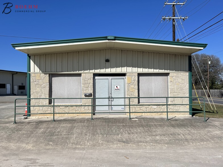 141 Industrial Dr, Boerne, TX à louer - Photo de l’immeuble – Image 2 sur 4