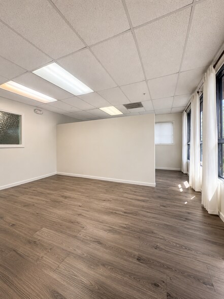14529 Archwood St, Van Nuys, CA à louer - Photo de l’immeuble – Image 1 sur 13