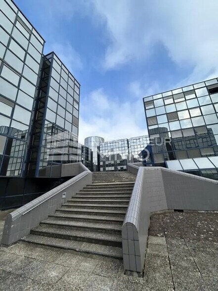 Bureau dans Noisy-le-Grand à louer - Photo de l’immeuble – Image 1 sur 11