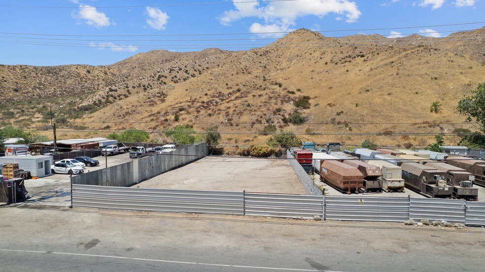 16971 Sierra Hwy, Canyon Country, CA à louer - Photo principale – Image 1 sur 6