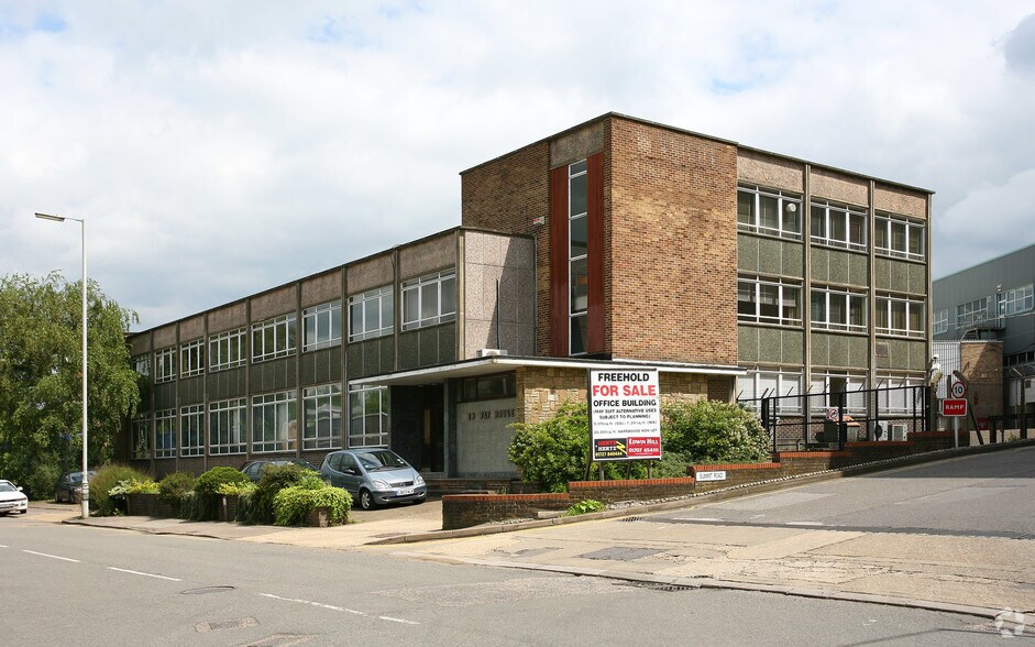 Cranborne Rd, Potters Bar à vendre - Photo de l’immeuble – Image 2 sur 11