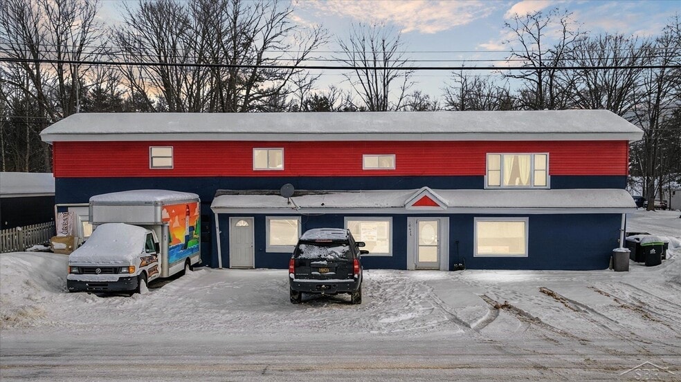 W Higgins Lake Dr Properties portefeuille de 2 biens à vendre sur LoopNet.fr - Photo principale – Image 1 sur 2