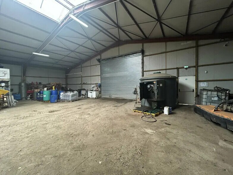 Local d’activités dans Ogy-Montoy-Flanville à louer - Photo de l’immeuble – Image 2 sur 8