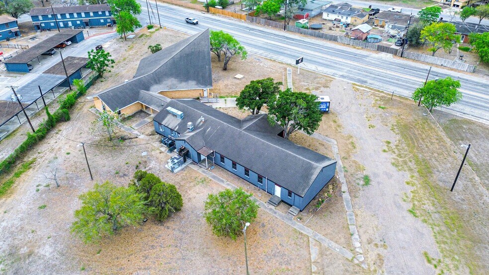 1120 E Sen Carlos Truan Blvd, Kingsville, TX à vendre - Photo de l’immeuble – Image 2 sur 32