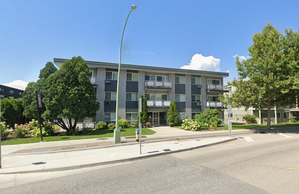 1880 Pandosy St, Kelowna, BC à vendre Photo principale– Image 1 sur 18