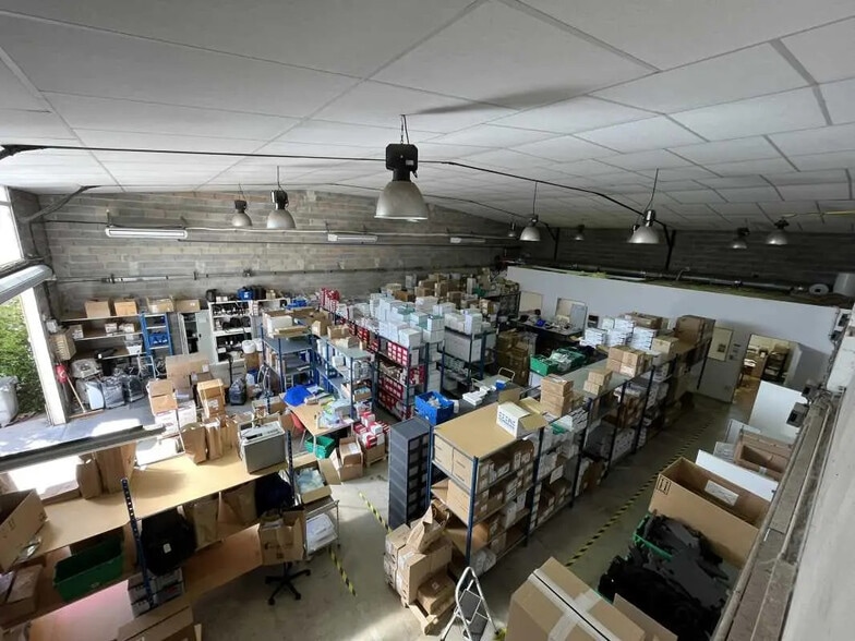 Local d’activités dans La Seyne-sur-Mer à louer - Photo de l’immeuble – Image 3 sur 10