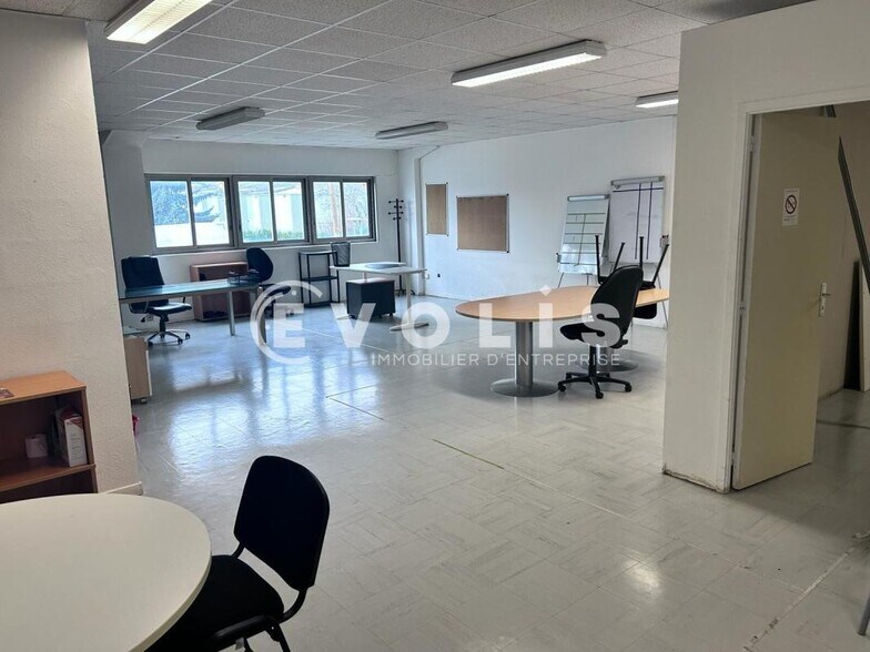 Bureau dans Ormoy à louer - Photo de l’immeuble – Image 3 sur 15