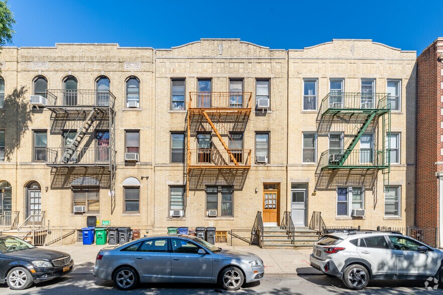 31-40 35th St, Astoria, NY à vendre - Photo principale – Image 1 sur 20