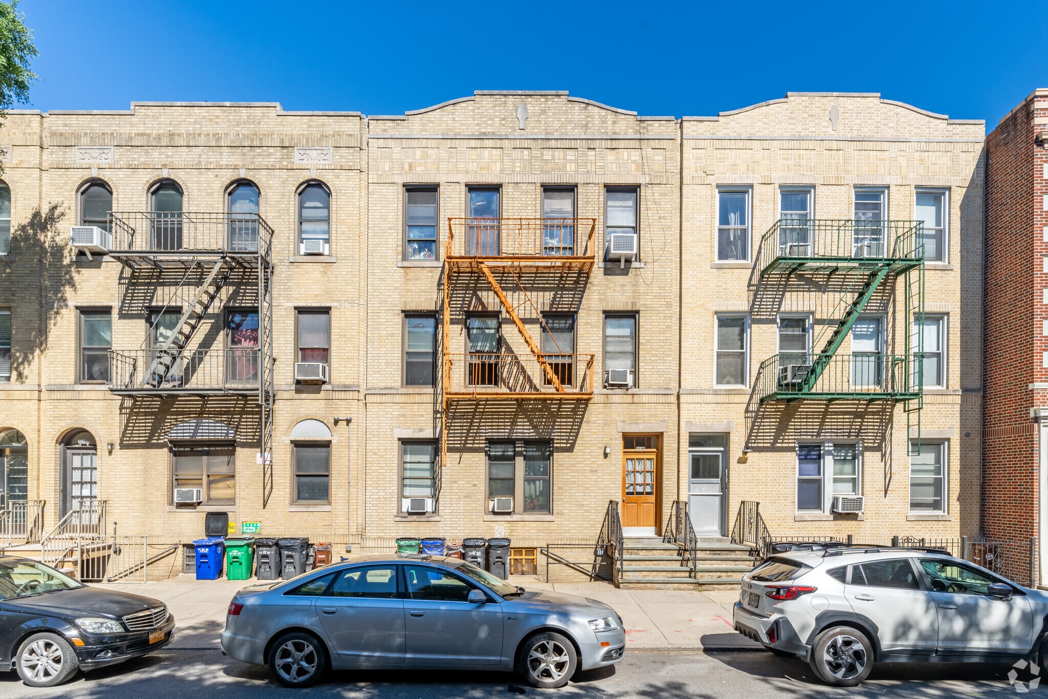31-40 35th St, Astoria, NY à vendre Photo principale– Image 1 sur 22