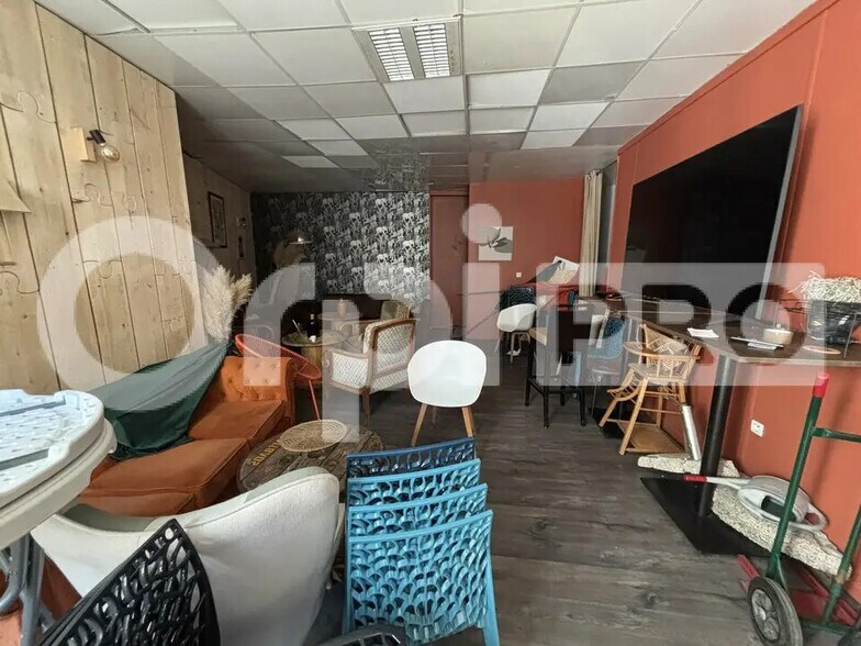 Local commercial dans Compiègne à louer - Photo de l’immeuble – Image 2 sur 3