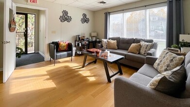 14 Maple St, Terryville, CT à louer Photo intérieure– Image 2 sur 3