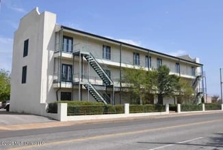 178 Main St, Biloxi, MS à louer Photo de l’immeuble– Image 1 sur 2