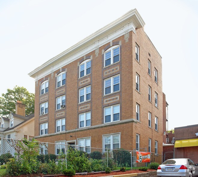 467 Farmington Ave, Hartford, CT à vendre - Photo de l’immeuble – Image 2 sur 9