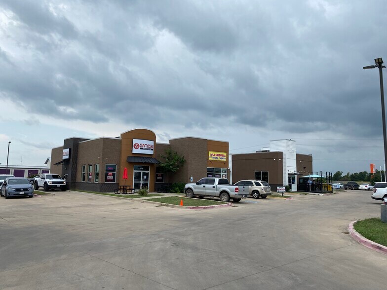 2160 TX - 121, Bonham, TX à vendre - Photo de l’immeuble – Image 2 sur 5