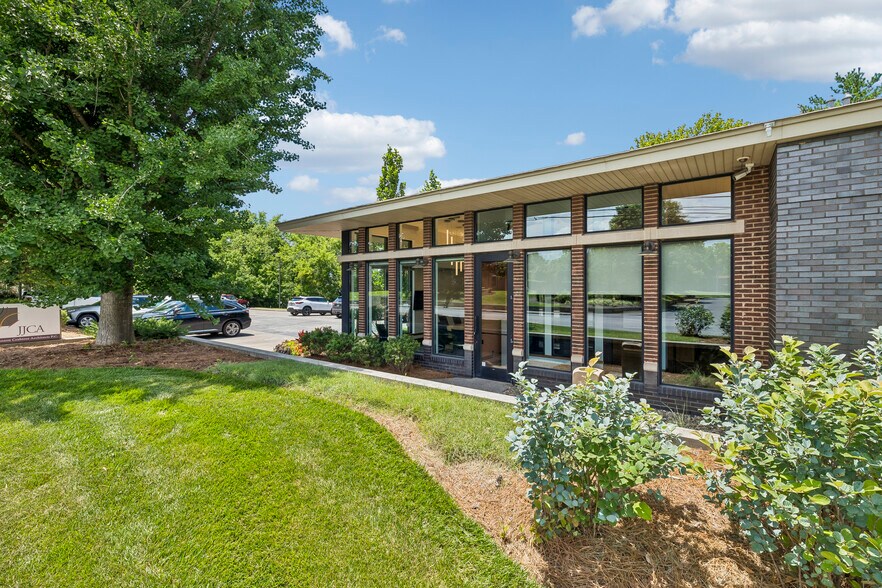 4551 Trousdale Dr, Nashville, TN à vendre - Photo de l’immeuble – Image 1 sur 7