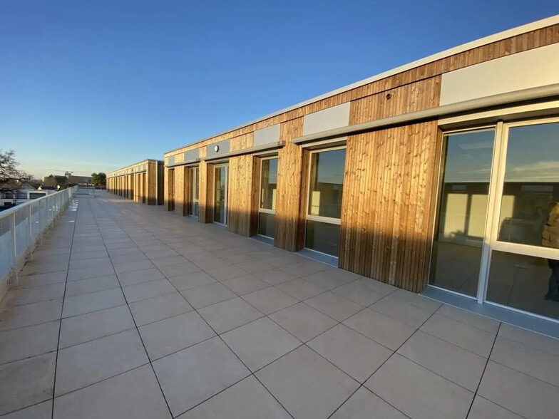 Bureau dans Saint-Jacques-de-la-Lande à louer - Photo de l’immeuble – Image 1 sur 21