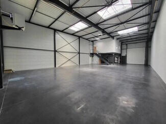 Plus de détails pour Local d'activités à louer