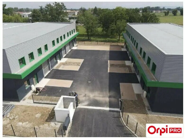 Local d’activités dans Tignieu-Jameyzieu à louer - Photo de l’immeuble – Image 2 sur 6