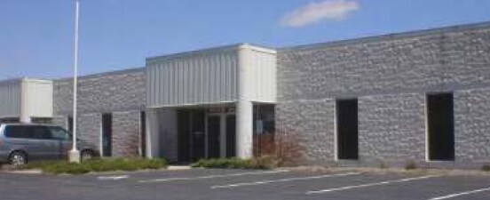 1275 E Wisconsin Ave, Pewaukee, WI à louer - Photo principale – Image 2 sur 3