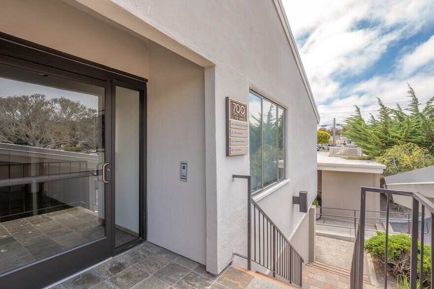 700 Cass St, Monterey, CA à louer - Photo de l’immeuble – Image 3 sur 7
