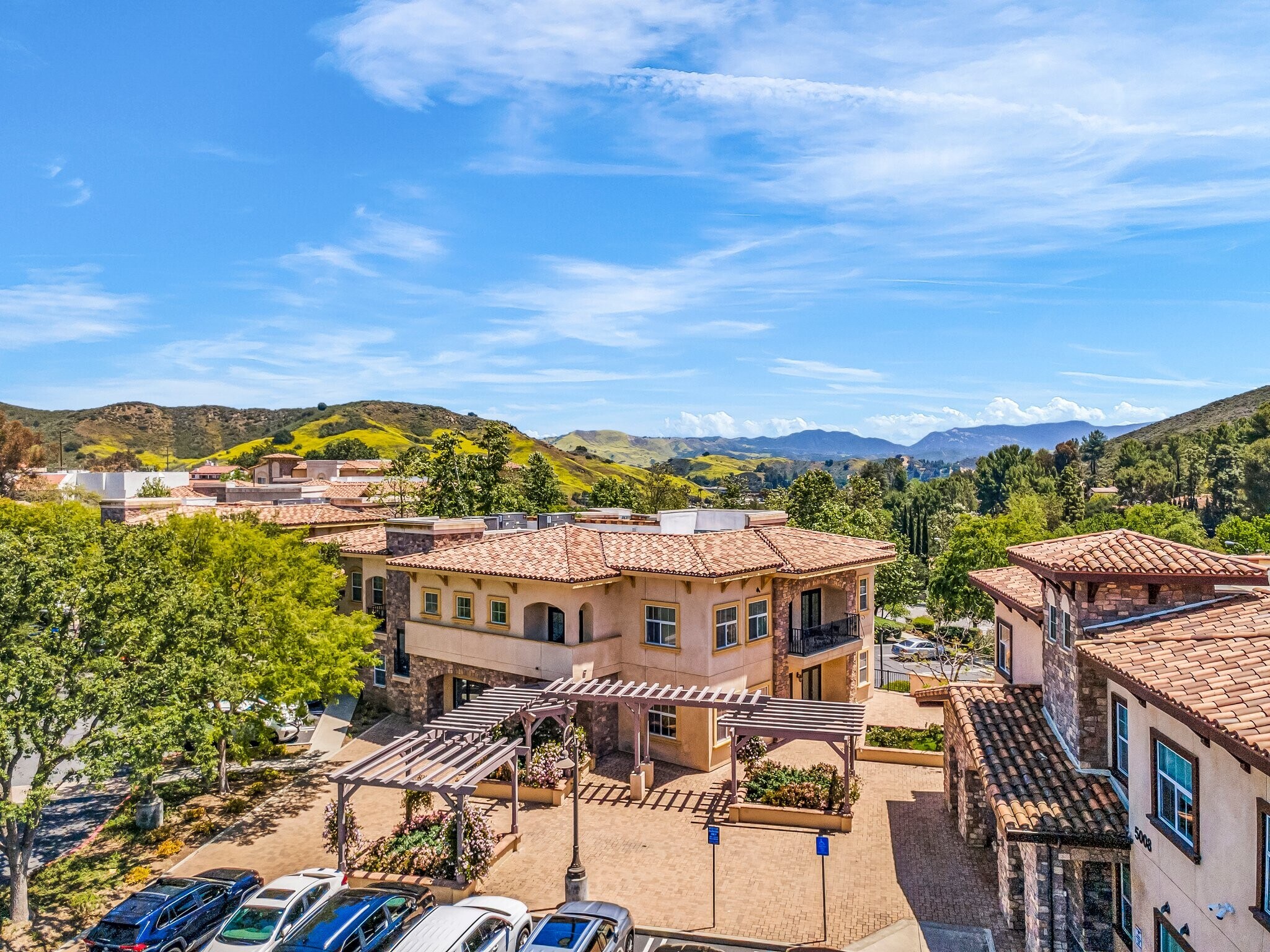 5012 Chesebro Rd, Agoura Hills, CA à vendre Photo de l’immeuble– Image 1 sur 65