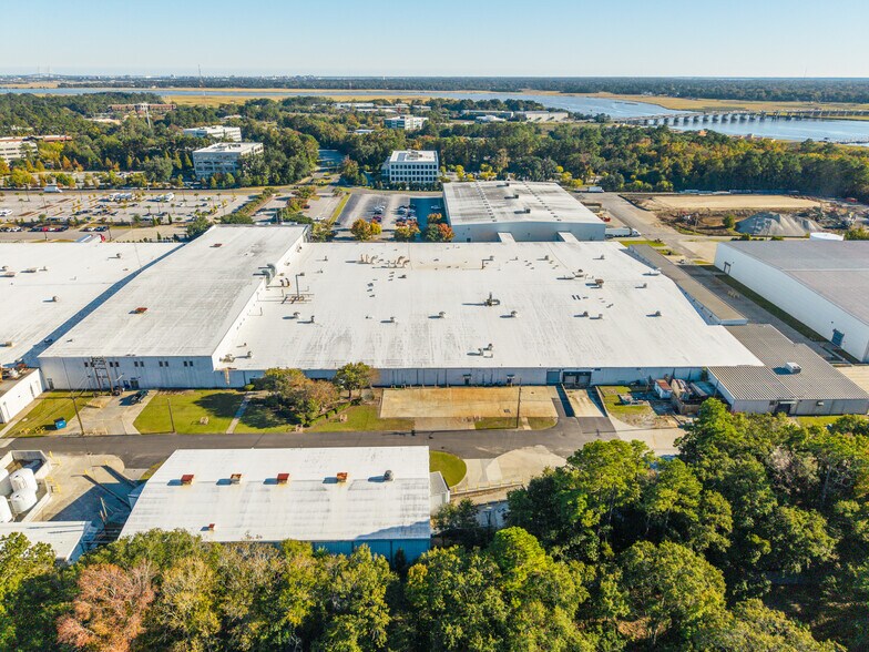 4500 Leeds Ave, North Charleston, SC à louer - Photo de l’immeuble – Image 3 sur 9