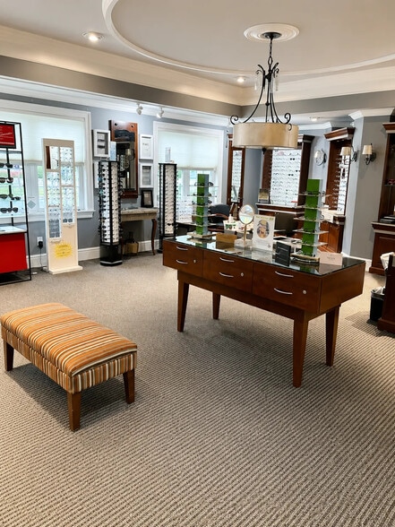 1166 Farmington Ave, Berlin, CT à vendre - Photo intérieure – Image 2 sur 4