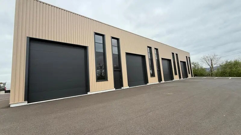 Industriel/Logistique dans Montagnat à louer - Photo de l’immeuble – Image 1 sur 5