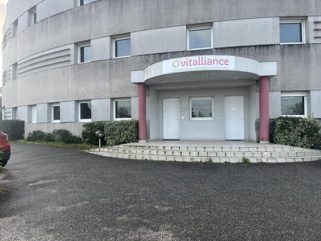Plus de détails pour Local d’activités à vendre