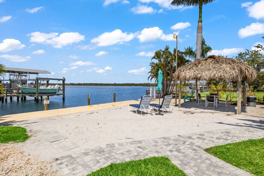 12230 Shoreview Dr, Cape Coral, FL à vendre - Photo de l’immeuble – Image 3 sur 90