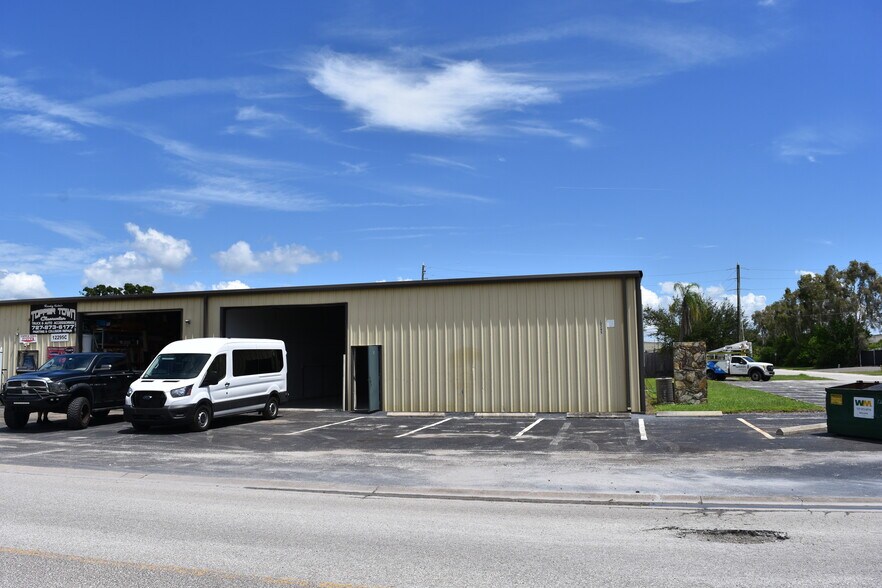 12295 Automobile Blvd, Clearwater, FL à louer - Photo de l’immeuble – Image 2 sur 29