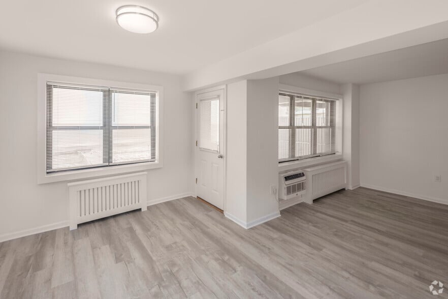 854-860 E Broadway, Long Beach, NY à louer - Photo intérieure – Image 2 sur 19