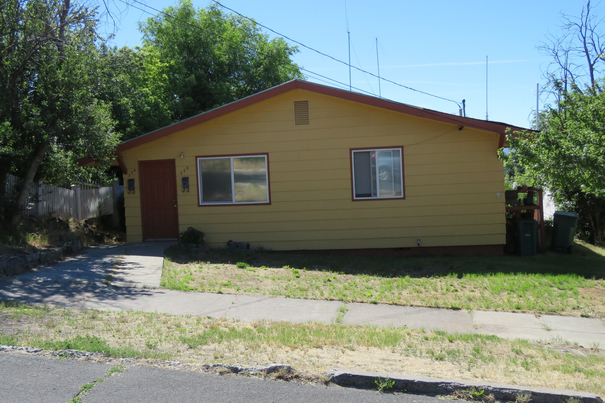326 Jefferson St, Klamath Falls, OR à vendre Photo principale– Image 1 sur 11
