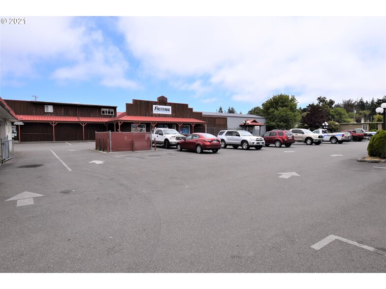 1195 Newmark Ave, Coos Bay, OR à louer - Photo de l’immeuble – Image 2 sur 10