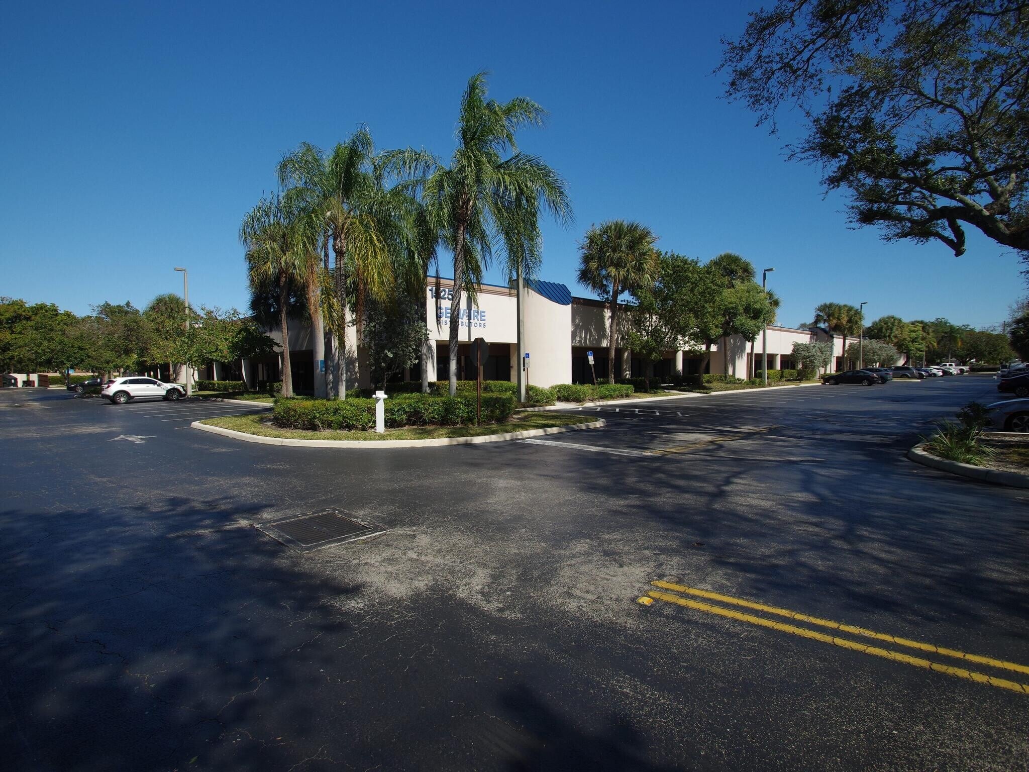 1525 NW 3rd St, Deerfield Beach, FL à louer Photo de l’immeuble– Image 1 sur 19