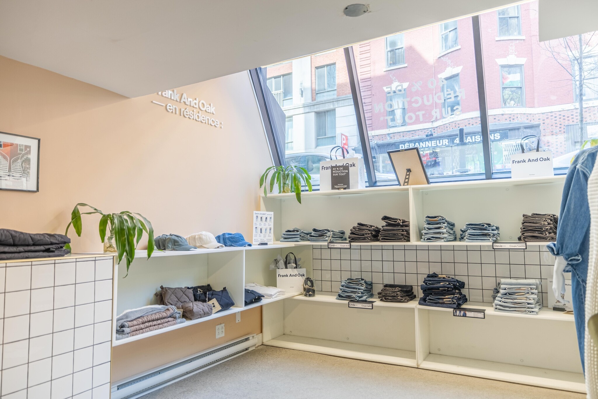 1420-1432 Rue Stanley, Montréal, QC à louer Photo de l’immeuble– Image 1 sur 2