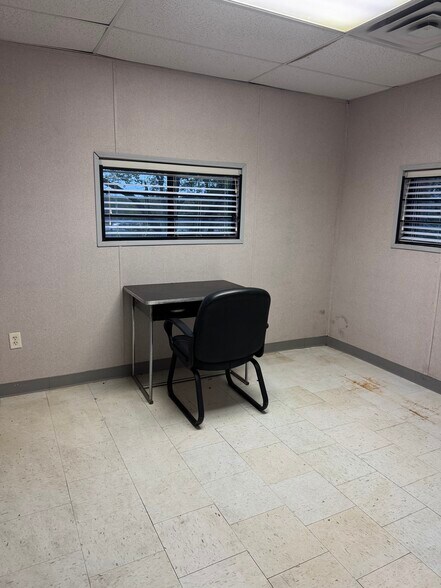 10543 Hwy 87, Adkins, TX à louer - Photo de l’immeuble – Image 2 sur 5