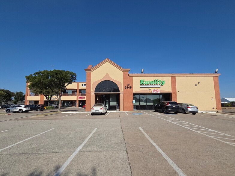 2548 Dickerson Pky, Carrollton, TX à louer - Photo de l’immeuble – Image 3 sur 6