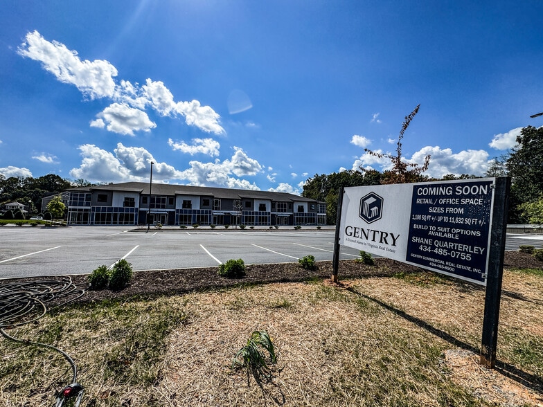 1043 Gables Dr, Forest, VA à louer - Photo de l’immeuble – Image 3 sur 6