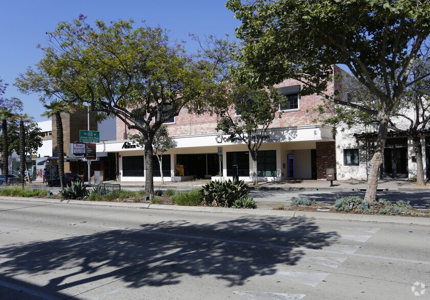 527 S Lake Ave, Pasadena, CA à louer - Photo de l’immeuble – Image 1 sur 6