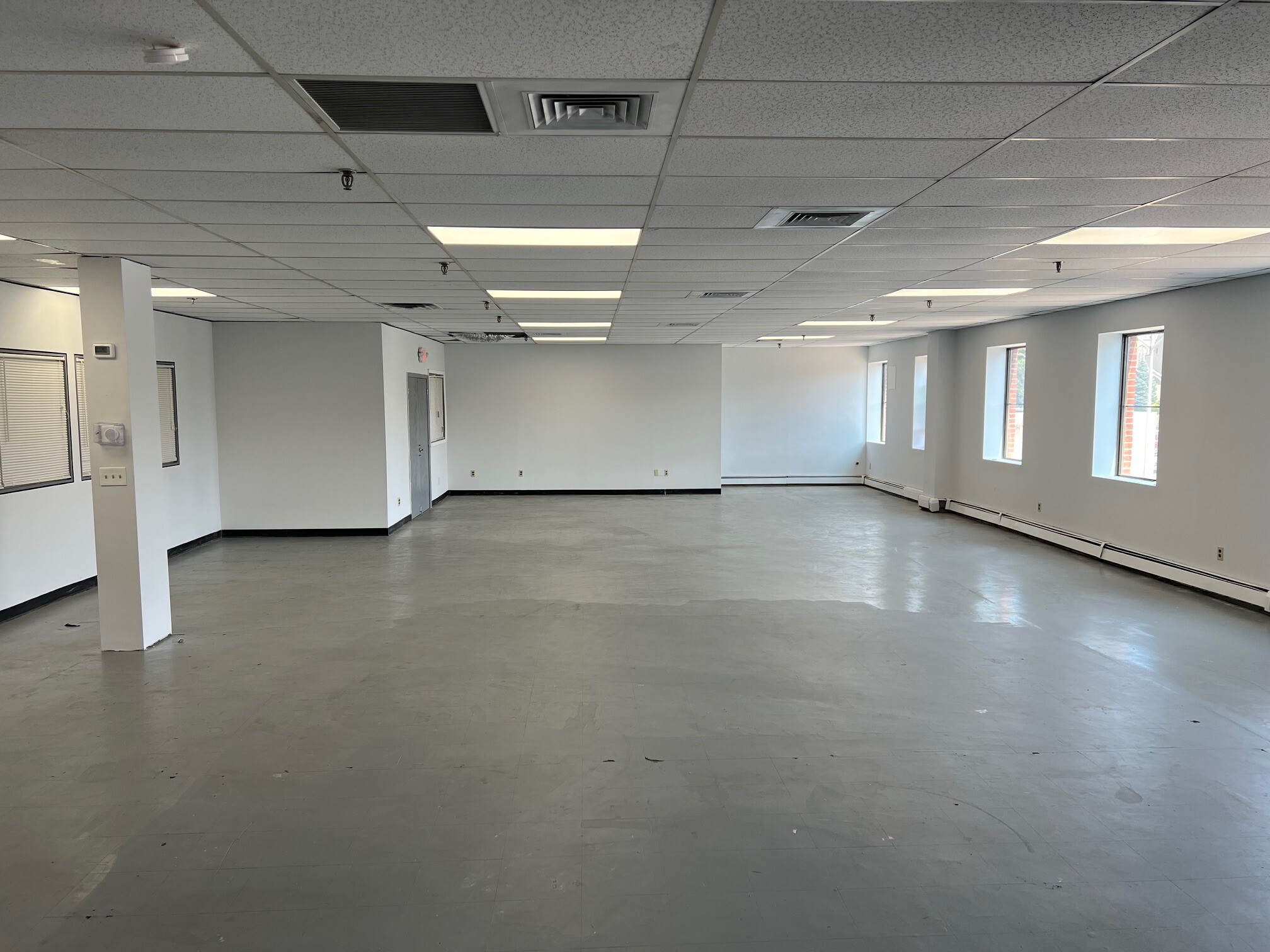 66-70 Randall Ave, Rockville Centre, NY à louer Photo intérieure– Image 1 sur 5