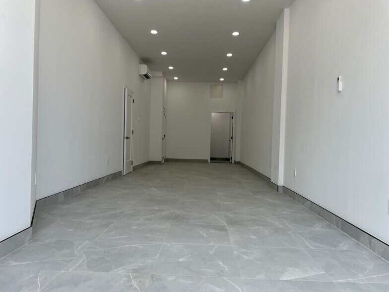 566 Wilson Ave, Brooklyn, NY à louer - Photo intérieure – Image 3 sur 12