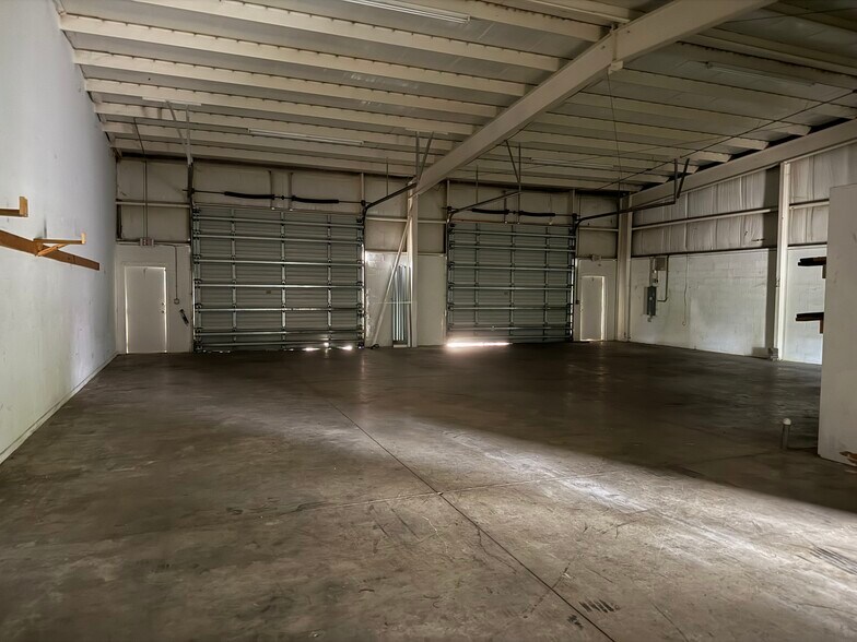 565 Prineville St, Port Charlotte, FL à louer - Photo de l’immeuble – Image 3 sur 7
