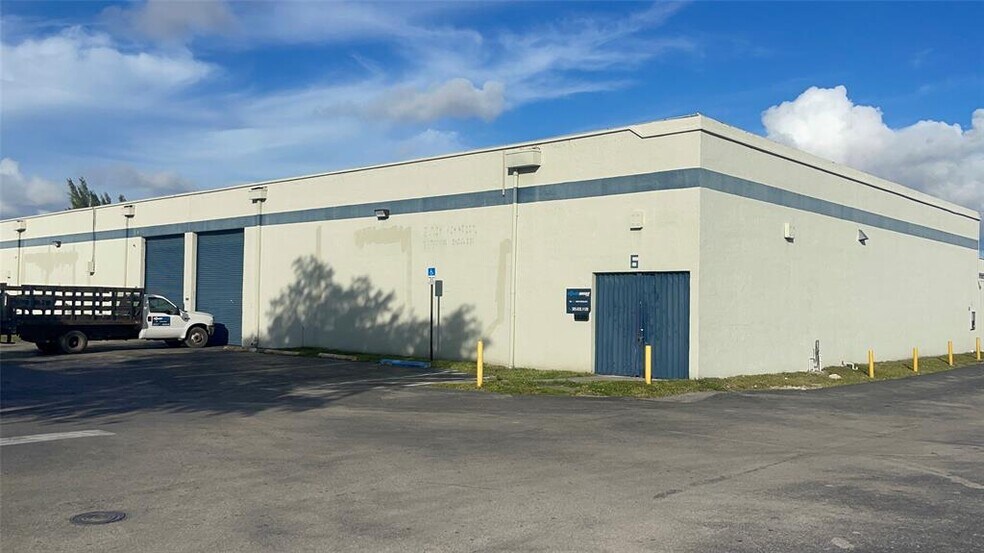 5220 NW 72nd Ave, Miami, FL à vendre - Photo de l’immeuble – Image 2 sur 18