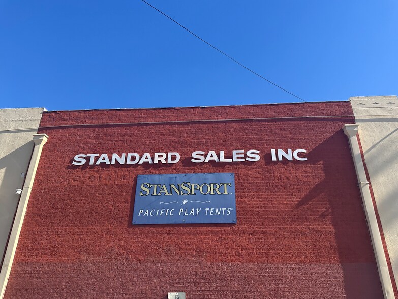 2801 E 12th St, Los Angeles, CA à vendre - Photo de l’immeuble – Image 2 sur 24