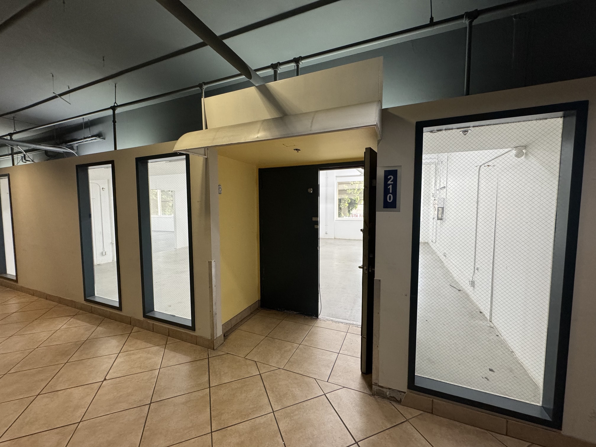 305 E 9th St, Los Angeles, CA à louer Photo intérieure– Image 1 sur 6