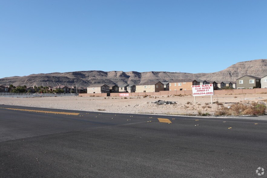 S Fort Apache Rd, Las Vegas, NV à vendre - Photo de l’immeuble – Image 2 sur 3