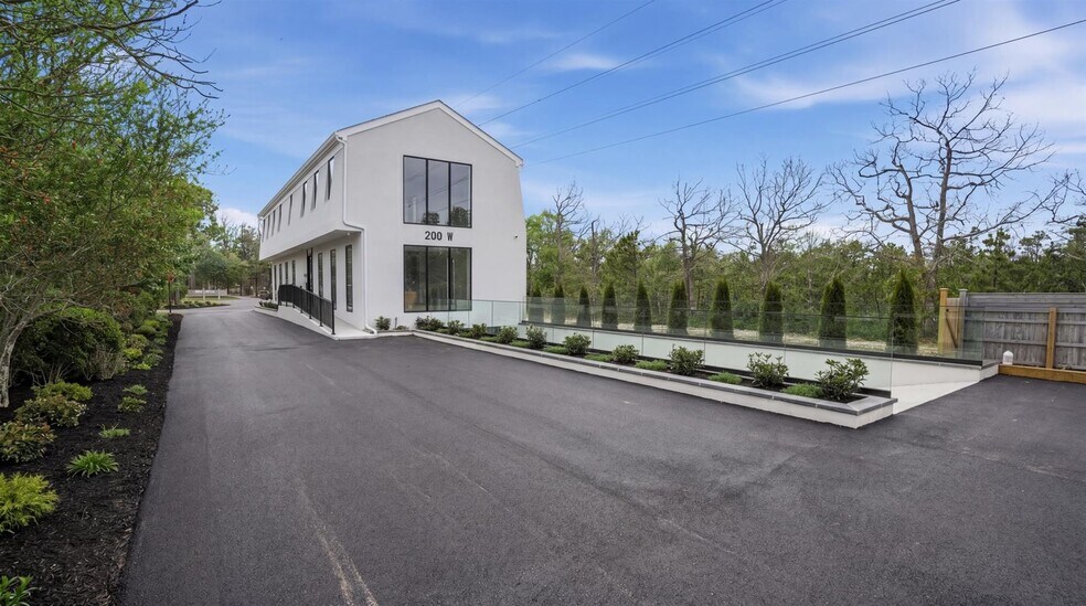 200 W Montauk Hwy, Hampton Bays, NY à louer - Photo de l’immeuble – Image 3 sur 38