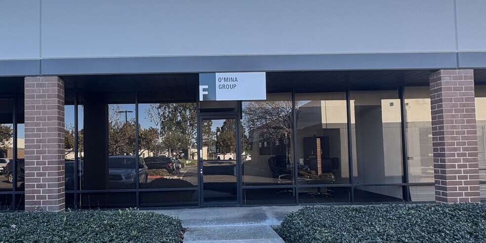 17932 Sky Park Cir, Irvine, CA à louer - Photo de l’immeuble – Image 2 sur 3